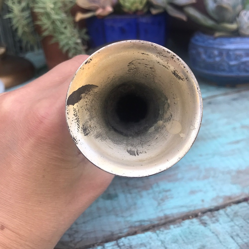 Beautiful scenery engraved metallic vase - Picture 6 of 10